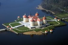 Luftbild_Schloss_Moritzburg_2014-03-29_1 (1).jpeg